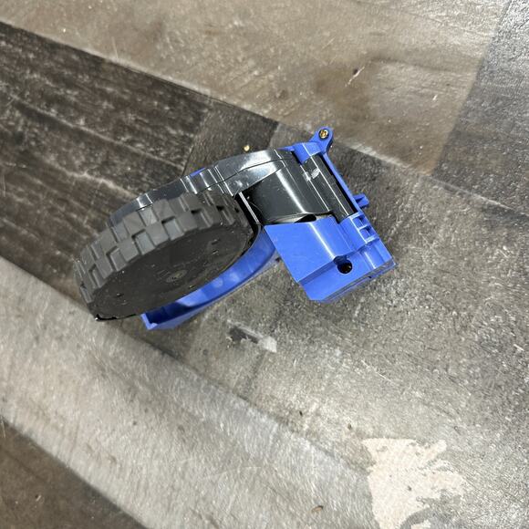 iRobot Roomba Left + Right Wheels Replacement pair 530 With Screws - Picture 4 of 7